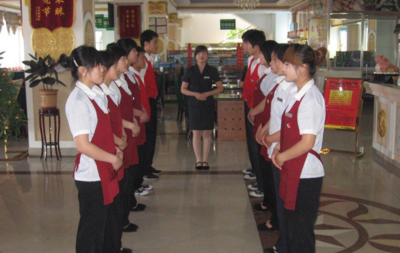 餐飲服務(wù)工作崗位職責(zé)與職業(yè)發(fā)展指南